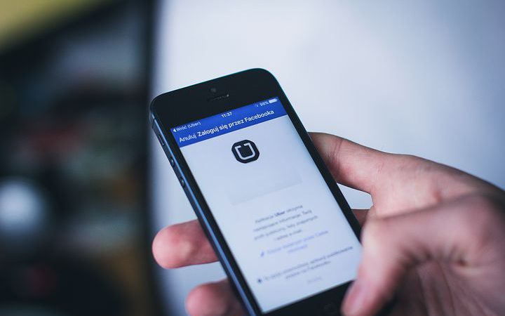 Jakim sposobem zachować się po kolizji na drodze? Zatelefonuj po lawetę