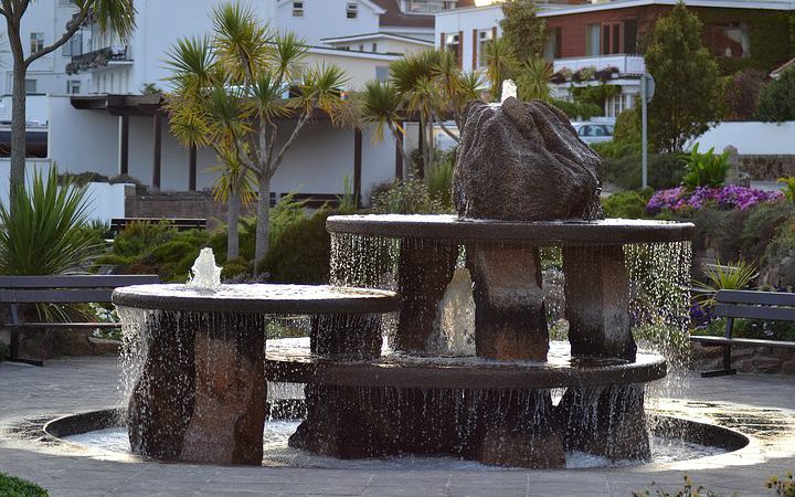 Kilka porad na temat zakupu huśtawki do ogrodu